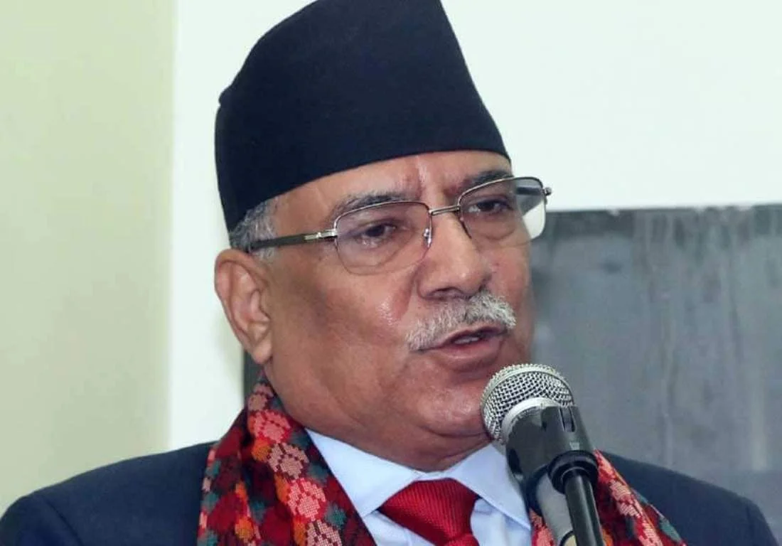 ओलीलाई जवाफ दिँदै प्रचण्डले पेस गरे राजनीतिक प्रतिवेदन
